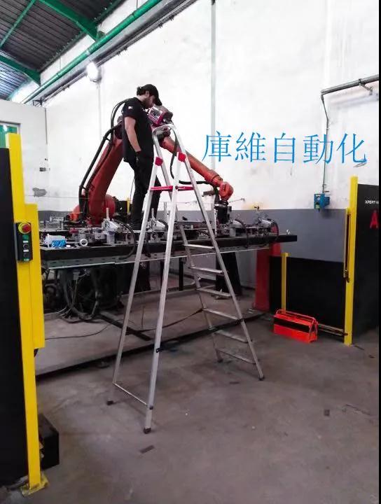 鋁導桿自動焊接機器人工作